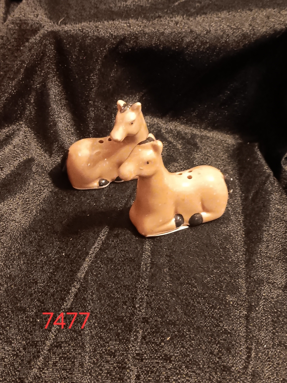 Cracker Barrel Ceramic Horse Salt and Pepper Shaker Set